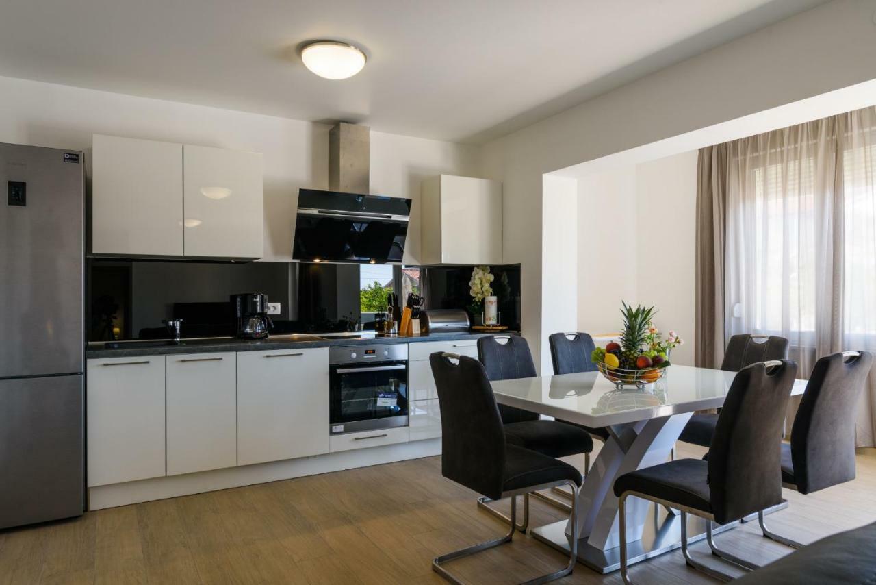 Apartments Apollo Trogir Eksteriør billede